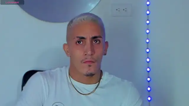 Snapshot of MikeRoss7777 chatting on January 27, 4:09 am MikeRoss7777 online show from January 27, 4:09 am