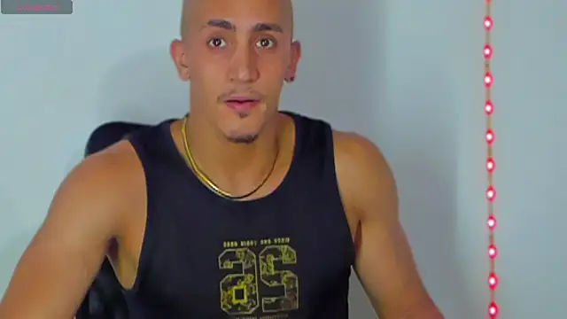 Snapshot of MikeRoss7777 chatting on January 28, 4:18 am MikeRoss7777 online show from January 28, 4:18 am