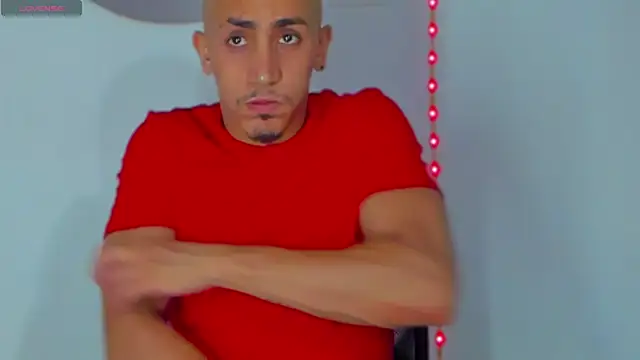 Snapshot of MikeRoss7777 chatting on February 14, 3:05 pm MikeRoss7777 online show from February 14, 3:05 pm