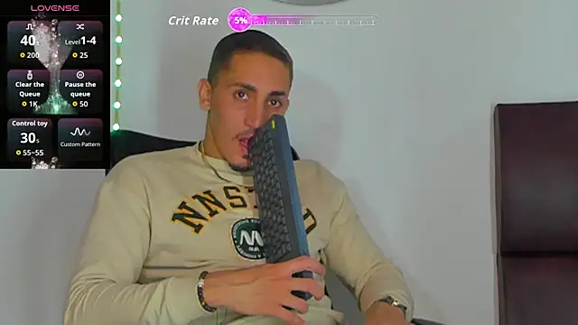 Snapshot of MikeRoss7777 chatting on October 11, 5:17 am MikeRoss7777 online show from October 11, 5:17 am