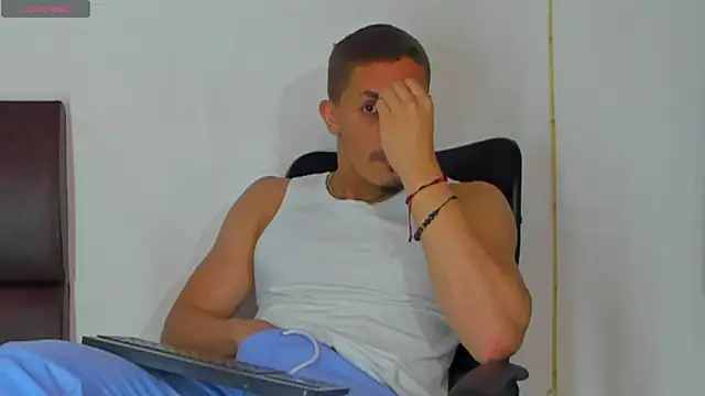 Snapshot of MikeRoss7777 chatting on October 12, 9:36 pm MikeRoss7777 online show from October 12, 9:36 pm