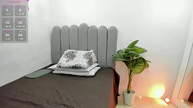 andrea osorio  online show from March 14, 1:35 pm