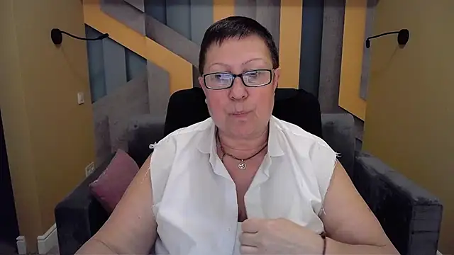Snapshot of BarbaraTurners chatting on December 16, 4:02 am BarbaraTurners online show from December 16, 4:02 am