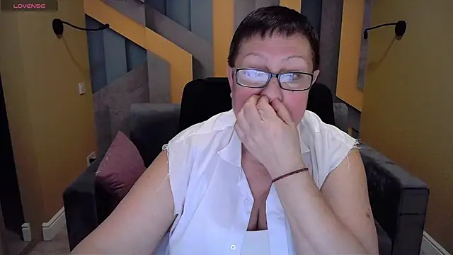 Snapshot of BarbaraTurners chatting on December 21, 12:53 am BarbaraTurners online show from December 21, 12:53 am
