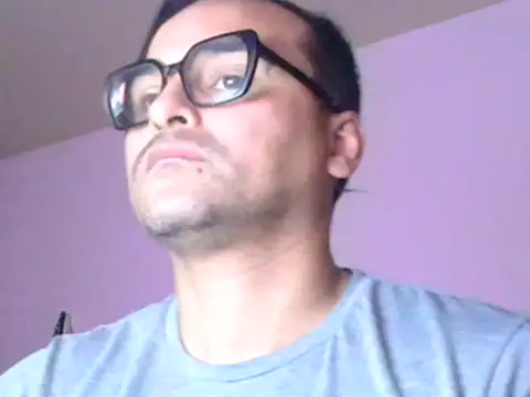 Snapshot of ClarkGiven chatting on June 21, 7:33 am ClarkGiven online show from June 21, 7:33 am
