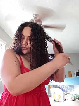 Snapshot of honeeyyy_pot chatting on December 29, 10:14 pm honeeyyy pot online show from December 29, 10:14 pm