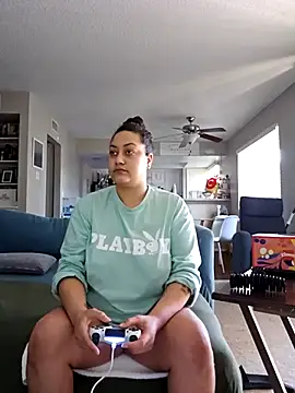 Snapshot of honeeyyy_pot chatting on December 30, 7:11 pm honeeyyy pot online show from December 30, 7:11 pm