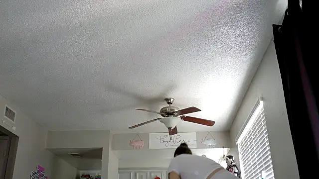 Snapshot of honeeyyy_pot chatting on October 9, 6:39 pm honeeyyy pot online show from October 9, 6:39 pm