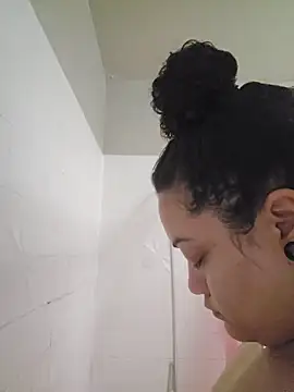 Snapshot of honeeyyy_pot chatting on October 25, 7:05 am honeeyyy pot online show from October 25, 7:05 am