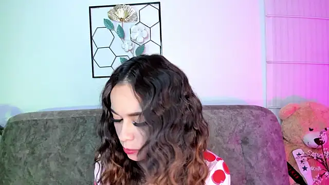 Snapshot of summer_holiday chatting on March 13, 9:10 am summer holiday online show from March 13, 9:10 am