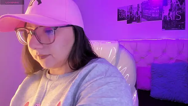 Snapshot of Roxxanne_Bail chatting on February 12, 2:50 am Roxxanne Bail online show from February 12, 2:50 am