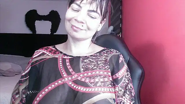 Snapshot of charlotedoll chatting on November 6, 3:51 am charlotedoll online show from November 6, 3:51 am