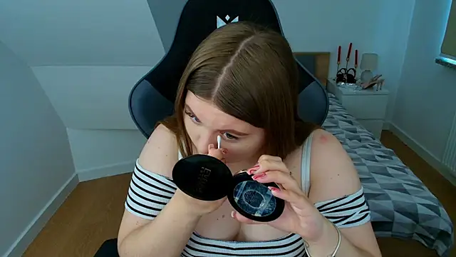 Snapshot of AbbyPleasure chatting on May 13, 8:34 am AbbyPleasure online show from May 13, 8:34 am