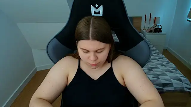 Snapshot of AbbyPleasure chatting on June 3, 2:33 pm AbbyPleasure online show from June 3, 2:33 pm
