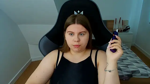 Snapshot of AbbyPleasure chatting on June 15, 11:01 am AbbyPleasure online show from June 15, 11:01 am