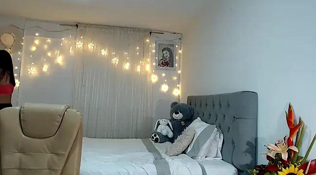 Snapshot of ZajiraShane chatting on December 11, 7:20 am ZajiraShane online show from December 11, 7:20 am