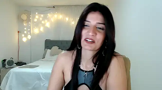 Snapshot of ZajiraShane chatting on December 13, 10:30 am ZajiraShane online show from December 13, 10:30 am