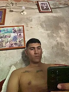 Snapshot of santi_latino chatting on March 16, 5:17 pm santi latino online show from March 16, 5:17 pm