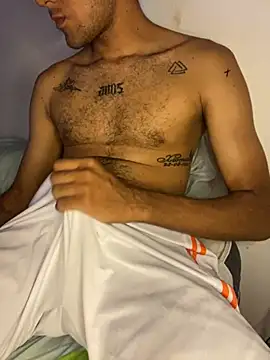 Snapshot of santi_latino chatting on October 20, 7:36 pm santi latino online show from October 20, 7:36 pm