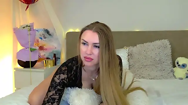 Snapshot of LuisaSin chatting on June 8, 7:09 am LuisaSin online show from June 8, 7:09 am