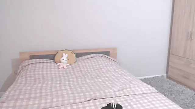 Snapshot of your_angela chatting on December 15, 7:12 am your angela online show from December 15, 7:12 am