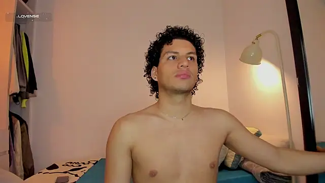 Snapshot of Curlblue chatting on December 5, 5:38 am Curlblue online show from December 5, 5:38 am