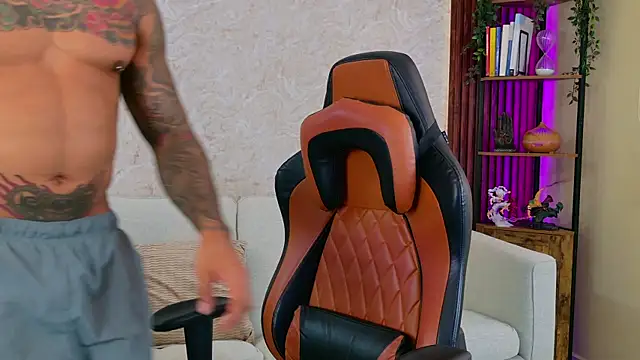 AdanReilly online show from December 3, 7:56 pm