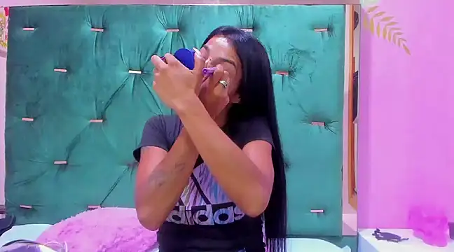 Snapshot of Hellen__4master chatting on December 18, 11:24 am Hellen 4master online show from December 18, 11:24 am