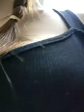 Snapshot of zizi_public chatting on March 2, 8:05 am zizi public online show from March 2, 8:05 am