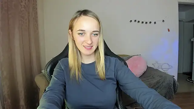 Snapshot of RouseReed chatting on November 13, 1:21 pm RouseReed online show from November 13, 1:21 pm