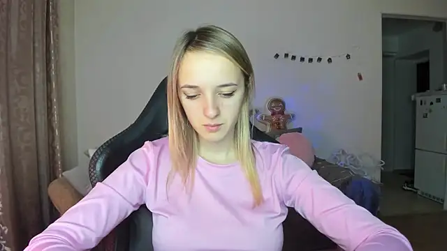 Snapshot of RouseReed chatting on November 17, 7:25 am RouseReed online show from November 17, 7:25 am