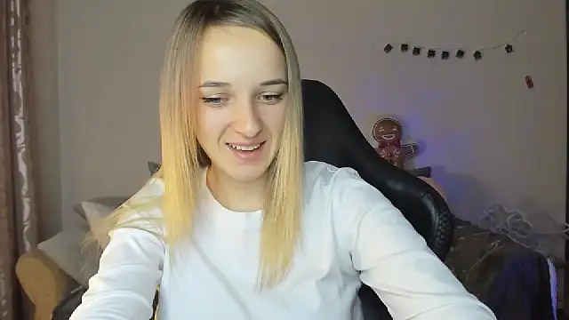 Snapshot of RouseReed chatting on November 18, 7:24 am RouseReed online show from November 18, 7:24 am