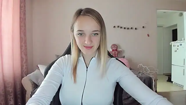 Snapshot of RouseReed chatting on November 19, 7:52 am RouseReed online show from November 19, 7:52 am