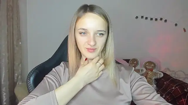 Snapshot of RouseReed chatting on December 1, 1:05 pm RouseReed online show from December 1, 1:05 pm