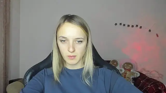 Snapshot of RouseReed chatting on December 2, 1:17 pm RouseReed online show from December 2, 1:17 pm