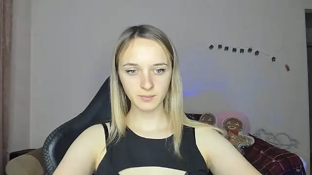 Snapshot of RouseReed chatting on December 4, 12:58 pm RouseReed online show from December 4, 12:58 pm