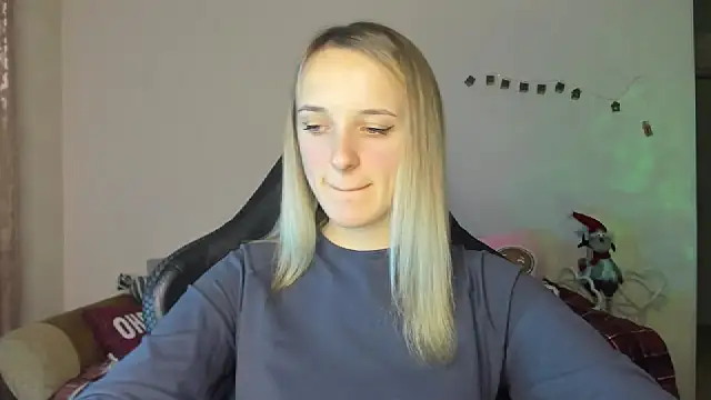 Snapshot of RouseReed chatting on December 14, 1:05 pm RouseReed online show from December 14, 1:05 pm