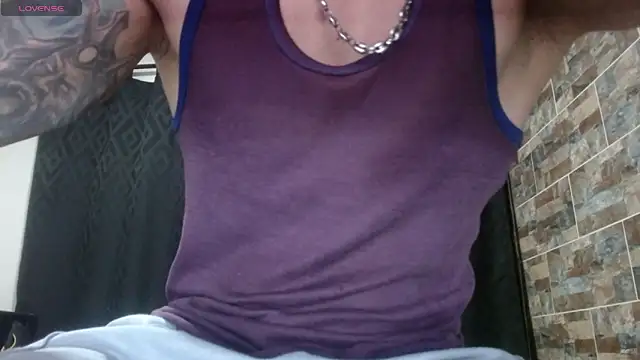 Snapshot of babyrecord1 chatting on December 13, 11:10 pm babyrecord1 online show from December 13, 11:10 pm