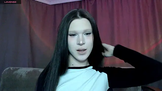 Snapshot of Sexpired_Princess chatting on February 18, 3:31 am Sexpired Princess online show from February 18, 3:31 am