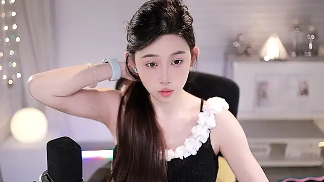 Snapshot of SleepArtist chatting on July 23, 2:37 pm SleepArtist online show from July 23, 2:37 pm
