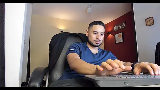 Snapshot of thesexlawyer1 chatting on November 25, 10:43 pm thesexlawyer1 online show from November 25, 10:43 pm