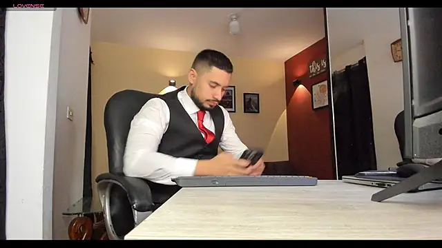 Snapshot of thesexlawyer1 chatting on November 29, 6:05 am thesexlawyer1 online show from November 29, 6:05 am