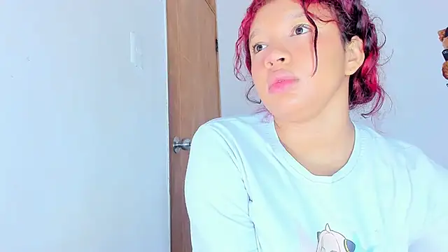Snapshot of Emily_Coper18 chatting on October 5, 1:20 pm Emily Coper18 online show from October 5, 1:20 pm