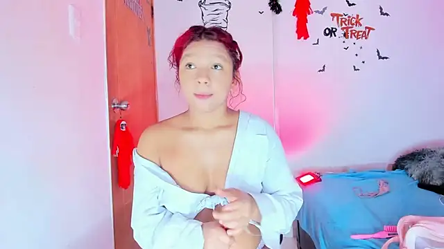 Snapshot of Emily_Coper18 chatting on October 13, 1:11 pm Emily Coper18 online show from October 13, 1:11 pm