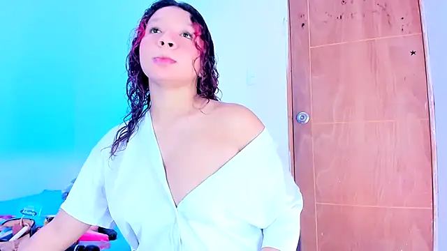 Emily Coper18 online show from May 21, 5:53 pm