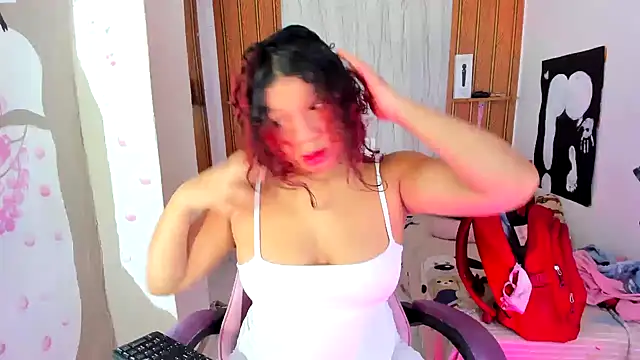 Snapshot of Emily_Coper18 chatting on June 29, 1:55 pm Emily Coper18 online show from June 29, 1:55 pm