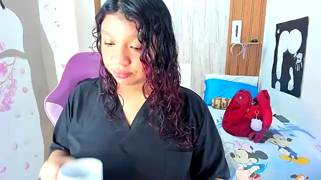 Snapshot of Emily_Coper18 chatting on July 13, 1:47 pm Emily Coper18 online show from July 13, 1:47 pm
