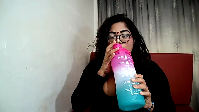 Snapshot of Indian_Lola00 chatting on February 6, 9:28 pm Indian Lola00 online show from February 6, 9:28 pm