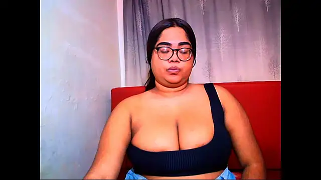 Snapshot of Indian_Lola00 chatting on November 14, 6:45 am Indian Lola00 online show from November 14, 6:45 am