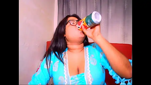 Snapshot of Indian_Lola00 chatting on November 28, 8:33 pm Indian Lola00 online show from November 28, 8:33 pm